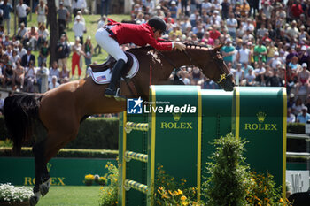 2024-05-26 - Rome, Italy 26.05.2024: Karl Cook (usa) rider Caracole de la Roque win CSIO5 GRAND PRIX TWO ROUND ROLEX at PIazza di Siena in Rome. Second place Max Kuhner (aut), third place Petronella Andersson (Swe). - PIAZZA DI SIENA - 91° CSIO ROMA 2024 - INTERNATIONALS - EQUESTRIAN