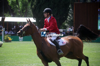 2024-05-26 - Rome, Italy 26.05.2024: Karl Cook (usa) rider Caracole de la Roque win CSIO5 GRAND PRIX TWO ROUND ROLEX at PIazza di Siena in Rome. Second place Max Kuhner (aut), third place Petronella Andersson (Swe). - PIAZZA DI SIENA - 91° CSIO ROMA 2024 - INTERNATIONALS - EQUESTRIAN