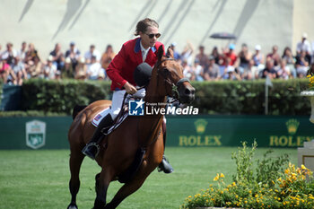 2024-05-26 - Rome, Italy 26.05.2024: Karl Cook (usa) rider Caracole de la Roque win CSIO5 GRAND PRIX TWO ROUND ROLEX at PIazza di Siena in Rome. Second place Max Kuhner (aut), third place Petronella Andersson (Swe). - PIAZZA DI SIENA - 91° CSIO ROMA 2024 - INTERNATIONALS - EQUESTRIAN