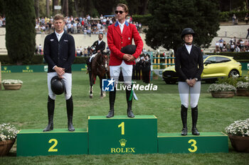 2024-05-26 - Rome, Italy 26.05.2024: Karl Cook (usa) rider Caracole de la Roque win CSIO5 GRAND PRIX TWO ROUND ROLEX at PIazza di Siena in Rome. Second place Max Kuhner (aut), third place Petronella Andersson (Swe). - PIAZZA DI SIENA - 91° CSIO ROMA 2024 - INTERNATIONALS - EQUESTRIAN