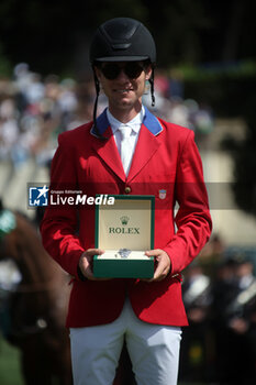 2024-05-26 - Rome, Italy 26.05.2024: Karl Cook (usa) rider Caracole de la Roque win CSIO5 GRAND PRIX TWO ROUND ROLEX at PIazza di Siena in Rome. Second place Max Kuhner (aut), third place Petronella Andersson (Swe). - PIAZZA DI SIENA - 91° CSIO ROMA 2024 - INTERNATIONALS - EQUESTRIAN