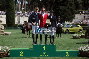 2024-05-26 - Rome, Italy 26.05.2024: Karl Cook (usa) rider Caracole de la Roque win CSIO5 GRAND PRIX TWO ROUND ROLEX at PIazza di Siena in Rome. Second place Max Kuhner (aut), third place Petronella Andersson (Swe). - PIAZZA DI SIENA - 91° CSIO ROMA 2024 - INTERNATIONALS - EQUESTRIAN