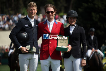 2024-05-26 - Rome, Italy 26.05.2024: Karl Cook (usa) rider Caracole de la Roque win CSIO5 GRAND PRIX TWO ROUND ROLEX at PIazza di Siena in Rome. Second place Max Kuhner (aut), third place Petronella Andersson (Swe). - PIAZZA DI SIENA - 91° CSIO ROMA 2024 - INTERNATIONALS - EQUESTRIAN