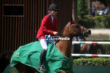 2024-05-26 - Rome, Italy 26.05.2024: Karl Cook (usa) rider Caracole de la Roque win CSIO5 GRAND PRIX TWO ROUND ROLEX at PIazza di Siena in Rome. Second place Max Kuhner (aut), third place Petronella Andersson (Swe). - PIAZZA DI SIENA - 91° CSIO ROMA 2024 - INTERNATIONALS - EQUESTRIAN