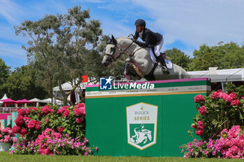 2024-07-21 - Vol Cartello - Darragh Kenny - World Rk.#25, CSI grand Prix Rolex de la ville de Dinard, during the Jumping International de Dinard 2024, CSI 5 Equestrian event on 21 July 2024 at Centre Equestre du Val Porée in Dinard, France - EQUESTRIAN - JUMPING INTERNATIONAL DE DINARD 2024 - INTERNATIONALS - EQUESTRIAN