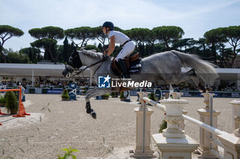 2024-09-01 - Jane Richard on Molly Mallone Z, tenth place, during the first round of the Longines Global Champions Tour - HORSE RIDING LONGINES GLOBAL CHAMPIONS TOUR ROME 2024 - INTERNATIONALS - EQUESTRIAN