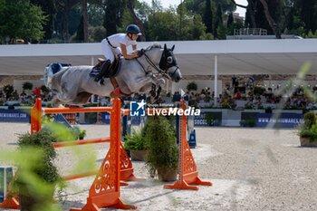 2024-09-01 - Jane Richard on Molly Mallone Z, tenth place, during the first round of the Longines Global Champions Tour - HORSE RIDING LONGINES GLOBAL CHAMPIONS TOUR ROME 2024 - INTERNATIONALS - EQUESTRIAN