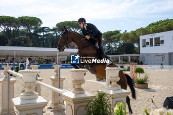 2024-09-01 - Emanuele Gaudiano on Nikolaj de Music, eighth place, during the first round of the Longines Global Champions Tour - HORSE RIDING LONGINES GLOBAL CHAMPIONS TOUR ROME 2024 - INTERNATIONALS - EQUESTRIAN