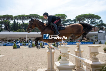 2024-09-01 - Emanuele Gaudiano on Nikolaj de Music, eighth place, during the first round of the Longines Global Champions Tour - HORSE RIDING LONGINES GLOBAL CHAMPIONS TOUR ROME 2024 - INTERNATIONALS - EQUESTRIAN