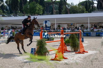 2024-09-01 - Emanuele Gaudiano on Nikolaj de Music, eighth place, during the first round of the Longines Global Champions Tour - HORSE RIDING LONGINES GLOBAL CHAMPIONS TOUR ROME 2024 - INTERNATIONALS - EQUESTRIAN