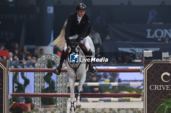 09/11/2024 - Piergiorgio Bucci riding Kiss Me Fabulesse in action during International Winning Round CSI5*- W Trophy n.5 presented by Crivelli at Jumping Verona, Pala Fimauto on November 9, 2024, Verona, Italy. - CSI5*- W PREMIO N.5 PRESENTED BY CRIVELLI WINNING ROUND CATEGORY - INTERNAZIONALI - EQUITAZIONE