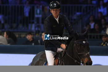 09/11/2024 - Peder Fredricson riding Alcapone Des Carmille in action during International Winning Round CSI5*- W Trophy n.5 presented by Crivelli at Jumping Verona, Pala Fimauto on November 9, 2024, Verona, Italy. - CSI5*- W PREMIO N.5 PRESENTED BY CRIVELLI WINNING ROUND CATEGORY - INTERNAZIONALI - EQUITAZIONE