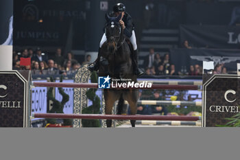 09/11/2024 - Peder Fredricson riding Alcapone Des Carmille in action during International Winning Round CSI5*- W Trophy n.5 presented by Crivelli at Jumping Verona, Pala Fimauto on November 9, 2024, Verona, Italy. - CSI5*- W PREMIO N.5 PRESENTED BY CRIVELLI WINNING ROUND CATEGORY - INTERNAZIONALI - EQUITAZIONE