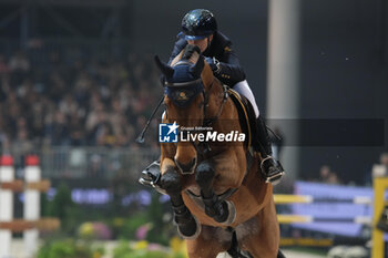 09/11/2024 - Edwina Tops-Alexander riding Corelli Des Mies in action during International Winning Round CSI5*- W Trophy n.5 presented by Crivelli at Jumping Verona, Pala Fimauto on November 9, 2024, Verona, Italy. - CSI5*- W PREMIO N.5 PRESENTED BY CRIVELLI WINNING ROUND CATEGORY - INTERNAZIONALI - EQUITAZIONE