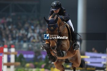 09/11/2024 - Edwina Tops-Alexander riding Corelli Des Mies in action during International Winning Round CSI5*- W Trophy n.5 presented by Crivelli at Jumping Verona, Pala Fimauto on November 9, 2024, Verona, Italy. - CSI5*- W PREMIO N.5 PRESENTED BY CRIVELLI WINNING ROUND CATEGORY - INTERNAZIONALI - EQUITAZIONE