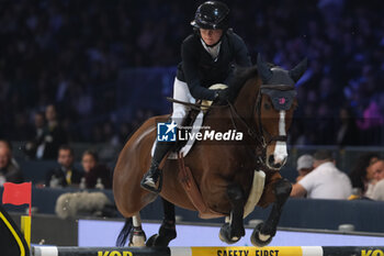 09/11/2024 - Sophie Hinners riding Iron Dames Singclair in action during International Winning Round CSI5*- W Trophy n.5 presented by Crivelli at Jumping Verona, Pala Fimauto on November 9, 2024, Verona, Italy. - CSI5*- W PREMIO N.5 PRESENTED BY CRIVELLI WINNING ROUND CATEGORY - INTERNAZIONALI - EQUITAZIONE