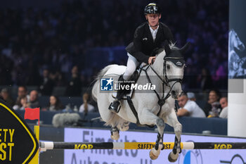 09/11/2024 - Marcus Ehning riding Flower Girl in action during International Winning Round CSI5*- W Trophy n.5 presented by Crivelli at Jumping Verona, Pala Fimauto on November 9, 2024, Verona, Italy. - CSI5*- W PREMIO N.5 PRESENTED BY CRIVELLI WINNING ROUND CATEGORY - INTERNAZIONALI - EQUITAZIONE