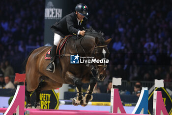 09/11/2024 - Arnaldo Bologni riding Tailormade Mequilot PS in action during International Winning Round CSI5*- W Trophy n.5 presented by Crivelli at Jumping Verona, Pala Fimauto on November 9, 2024, Verona, Italy. - CSI5*- W PREMIO N.5 PRESENTED BY CRIVELLI WINNING ROUND CATEGORY - INTERNAZIONALI - EQUITAZIONE