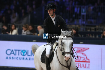 09/11/2024 - Kevin Jochems riding Casillas Van De Helle in action during International Winning Round CSI5*- W Trophy n.5 presented by Crivelli at Jumping Verona, Pala Fimauto on November 9, 2024, Verona, Italy. - CSI5*- W PREMIO N.5 PRESENTED BY CRIVELLI WINNING ROUND CATEGORY - INTERNAZIONALI - EQUITAZIONE