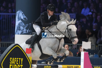 09/11/2024 - Kevin Jochems riding Casillas Van De Helle in action during International Winning Round CSI5*- W Trophy n.5 presented by Crivelli at Jumping Verona, Pala Fimauto on November 9, 2024, Verona, Italy. - CSI5*- W PREMIO N.5 PRESENTED BY CRIVELLI WINNING ROUND CATEGORY - INTERNAZIONALI - EQUITAZIONE