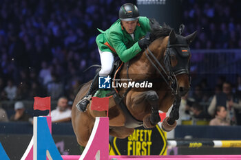 09/11/2024 - Gerfried Puck riding Equitron Ornaat V in action during International Winning Round CSI5*- W Trophy n.5 presented by Crivelli at Jumping Verona, Pala Fimauto on November 9, 2024, Verona, Italy. - CSI5*- W PREMIO N.5 PRESENTED BY CRIVELLI WINNING ROUND CATEGORY - INTERNAZIONALI - EQUITAZIONE