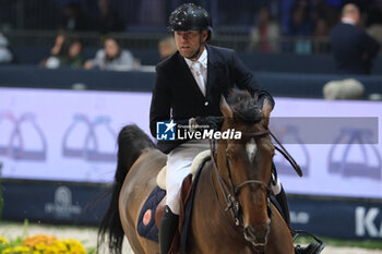 09/11/2024 - Simon Delestre riding Olga Van de Kruishoeve in action during International Winning Round CSI5*- W Trophy n.5 presented by Crivelli at Jumping Verona, Pala Fimauto on November 9, 2024, Verona, Italy. - CSI5*- W PREMIO N.5 PRESENTED BY CRIVELLI WINNING ROUND CATEGORY - INTERNAZIONALI - EQUITAZIONE