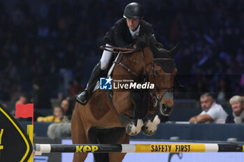 09/11/2024 - Gilles Thomas riding Luna van het Dennehof in action during International Winning Round CSI5*- W Trophy n.5 presented by Crivelli at Jumping Verona, Pala Fimauto on November 9, 2024, Verona, Italy. - CSI5*- W PREMIO N.5 PRESENTED BY CRIVELLI WINNING ROUND CATEGORY - INTERNAZIONALI - EQUITAZIONE