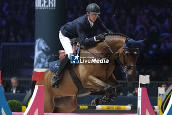 09/11/2024 - Ben Maher riding Dallas Vegas Batilly in action during International Winning Round CSI5*- W Trophy n.5 presented by Crivelli at Jumping Verona, Pala Fimauto on November 9, 2024, Verona, Italy. - CSI5*- W PREMIO N.5 PRESENTED BY CRIVELLI WINNING ROUND CATEGORY - INTERNAZIONALI - EQUITAZIONE