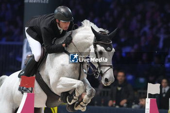 09/11/2024 - Mark McAuley riding Destinee de Vains in action during International Winning Round CSI5*- W Trophy n.5 presented by Crivelli at Jumping Verona, Pala Fimauto on November 9, 2024, Verona, Italy. - CSI5*- W PREMIO N.5 PRESENTED BY CRIVELLI WINNING ROUND CATEGORY - INTERNAZIONALI - EQUITAZIONE