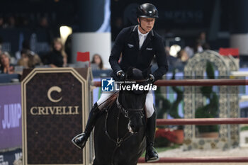 09/11/2024 - Max Kuhner riding EIC Cooley Jump the Q in action during International Winning Round CSI5*- W Trophy n.5 presented by Crivelli at Jumping Verona, Pala Fimauto on November 9, 2024, Verona, Italy. - CSI5*- W PREMIO N.5 PRESENTED BY CRIVELLI WINNING ROUND CATEGORY - INTERNAZIONALI - EQUITAZIONE