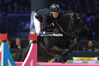 09/11/2024 - Max Kuhner riding EIC Cooley Jump the Q in action during International Winning Round CSI5*- W Trophy n.5 presented by Crivelli at Jumping Verona, Pala Fimauto on November 9, 2024, Verona, Italy. - CSI5*- W PREMIO N.5 PRESENTED BY CRIVELLI WINNING ROUND CATEGORY - INTERNAZIONALI - EQUITAZIONE