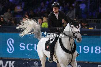 09/11/2024 - Jerome Guery riding Great Britain V in action during International Winning Round CSI5*- W Trophy n.5 presented by Crivelli at Jumping Verona, Pala Fimauto on November 9, 2024, Verona, Italy. - CSI5*- W PREMIO N.5 PRESENTED BY CRIVELLI WINNING ROUND CATEGORY - INTERNAZIONALI - EQUITAZIONE