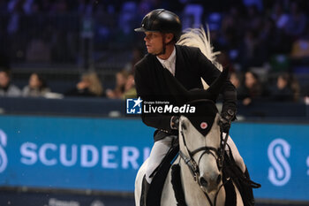 09/11/2024 - Jerome Guery riding Great Britain V in action during International Winning Round CSI5*- W Trophy n.5 presented by Crivelli at Jumping Verona, Pala Fimauto on November 9, 2024, Verona, Italy. - CSI5*- W PREMIO N.5 PRESENTED BY CRIVELLI WINNING ROUND CATEGORY - INTERNAZIONALI - EQUITAZIONE