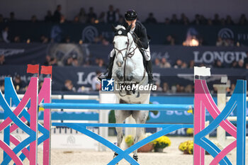 10/11/2024 - Kevin Jochems riding Camilla Van de Helle in action during CSI5*- W Longines FEI Jumping World Cup 2024 Gran Prix presented by KASK, at Pala Fimauto on November 10, 2024, Verona, Italy. - CSI5*-W LONGINES FEI WORLD CUP™ PRESENTED BY KASK GRAN PRIX - INTERNAZIONALI - EQUITAZIONE