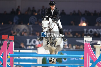 10/11/2024 - Kevin Jochems riding Camilla Van de Helle in action during CSI5*- W Longines FEI Jumping World Cup 2024 Gran Prix presented by KASK, at Pala Fimauto on November 10, 2024, Verona, Italy. - CSI5*-W LONGINES FEI WORLD CUP™ PRESENTED BY KASK GRAN PRIX - INTERNAZIONALI - EQUITAZIONE