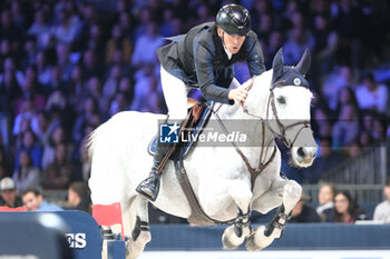 10/11/2024 - Peder Fredricson riding Catch me Not S in action during CSI5*- W Longines FEI Jumping World Cup 2024 Gran Prix presented by KASK, at Pala Fimauto on November 10, 2024, Verona, Italy. - CSI5*-W LONGINES FEI WORLD CUP™ PRESENTED BY KASK GRAN PRIX - INTERNAZIONALI - EQUITAZIONE