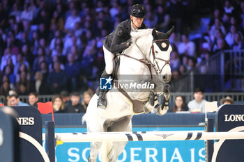 10/11/2024 - Kevin Jochems riding Camilla Van de Helle in action during CSI5*- W Longines FEI Jumping World Cup 2024 Gran Prix presented by KASK, at Pala Fimauto on November 10, 2024, Verona, Italy. - CSI5*-W LONGINES FEI WORLD CUP™ PRESENTED BY KASK GRAN PRIX - INTERNAZIONALI - EQUITAZIONE