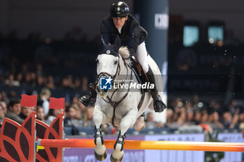 10/11/2024 - Peder Fredricson riding Catch me Not S in action during CSI5*- W Longines FEI Jumping World Cup 2024 Gran Prix presented by KASK, at Pala Fimauto on November 10, 2024, Verona, Italy. - CSI5*-W LONGINES FEI WORLD CUP™ PRESENTED BY KASK GRAN PRIX - INTERNAZIONALI - EQUITAZIONE