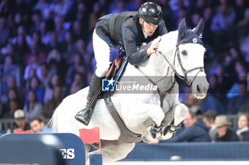 10/11/2024 - Peder Fredricson riding Catch me Not S in action during CSI5*- W Longines FEI Jumping World Cup 2024 Gran Prix presented by KASK, at Pala Fimauto on November 10, 2024, Verona, Italy. - CSI5*-W LONGINES FEI WORLD CUP™ PRESENTED BY KASK GRAN PRIX - INTERNAZIONALI - EQUITAZIONE