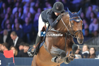 10/11/2024 - Jeanne Sadran riding Dexter de Kerglenn in action during CSI5*- W Longines FEI Jumping World Cup 2024 Gran Prix presented by KASK, at Pala Fimauto on November 10, 2024, Verona, Italy. - CSI5*-W LONGINES FEI WORLD CUP™ PRESENTED BY KASK GRAN PRIX - INTERNAZIONALI - EQUITAZIONE