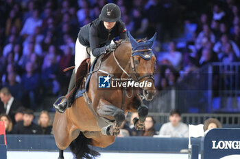 10/11/2024 - Jeanne Sadran riding Dexter de Kerglenn in action during CSI5*- W Longines FEI Jumping World Cup 2024 Gran Prix presented by KASK, at Pala Fimauto on November 10, 2024, Verona, Italy. - CSI5*-W LONGINES FEI WORLD CUP™ PRESENTED BY KASK GRAN PRIX - INTERNAZIONALI - EQUITAZIONE