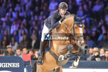 10/11/2024 - Ben Maher riding Point Break in action during CSI5*- W Longines FEI Jumping World Cup 2024 Gran Prix presented by KASK, at Pala Fimauto on November 10, 2024, Verona, Italy. - CSI5*-W LONGINES FEI WORLD CUP™ PRESENTED BY KASK GRAN PRIX - INTERNAZIONALI - EQUITAZIONE