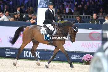 10/11/2024 - Paolo Paini riding Casal Dorato in action during CSI5*- W Longines FEI Jumping World Cup 2024 Gran Prix presented by KASK, at Pala Fimauto on November 10, 2024, Verona, Italy. - CSI5*-W LONGINES FEI WORLD CUP™ PRESENTED BY KASK GRAN PRIX - INTERNAZIONALI - EQUITAZIONE