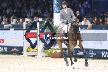 10/11/2024 - Andreas Schou riding Napoli vh Nederassenthof in action during CSI5*- W Longines FEI Jumping World Cup 2024 Gran Prix presented by KASK, at Pala Fimauto on November 10, 2024, Verona, Italy. - CSI5*-W LONGINES FEI WORLD CUP™ PRESENTED BY KASK GRAN PRIX - INTERNAZIONALI - EQUITAZIONE