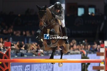 10/11/2024 - Andreas Schou riding Napoli vh Nederassenthof in action during CSI5*- W Longines FEI Jumping World Cup 2024 Gran Prix presented by KASK, at Pala Fimauto on November 10, 2024, Verona, Italy. - CSI5*-W LONGINES FEI WORLD CUP™ PRESENTED BY KASK GRAN PRIX - INTERNAZIONALI - EQUITAZIONE