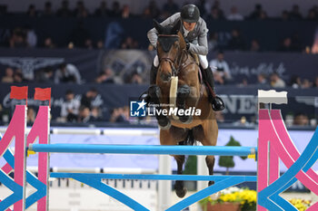 10/11/2024 - Andreas Schou riding Napoli vh Nederassenthof in action during CSI5*- W Longines FEI Jumping World Cup 2024 Gran Prix presented by KASK, at Pala Fimauto on November 10, 2024, Verona, Italy. - CSI5*-W LONGINES FEI WORLD CUP™ PRESENTED BY KASK GRAN PRIX - INTERNAZIONALI - EQUITAZIONE