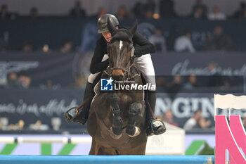 10/11/2024 - Michael Duffy riding Calypso de Beaufour in action during CSI5*- W Longines FEI Jumping World Cup 2024 Gran Prix presented by KASK, at Pala Fimauto on November 10, 2024, Verona, Italy. - CSI5*-W LONGINES FEI WORLD CUP™ PRESENTED BY KASK GRAN PRIX - INTERNAZIONALI - EQUITAZIONE