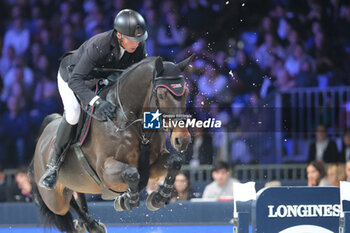 10/11/2024 - Alain Jufer riding Dante MM in action during CSI5*- W Longines FEI Jumping World Cup 2024 Gran Prix presented by KASK, at Pala Fimauto on November 10, 2024, Verona, Italy. - CSI5*-W LONGINES FEI WORLD CUP™ PRESENTED BY KASK GRAN PRIX - INTERNAZIONALI - EQUITAZIONE