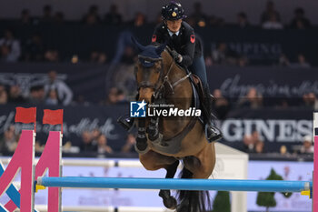 10/11/2024 - Giulia Martinengo Marquet riding Delta del Isle in action during CSI5*- W Longines FEI Jumping World Cup 2024 Gran Prix presented by KASK, at Pala Fimauto on November 10, 2024, Verona, Italy. - CSI5*-W LONGINES FEI WORLD CUP™ PRESENTED BY KASK GRAN PRIX - INTERNAZIONALI - EQUITAZIONE