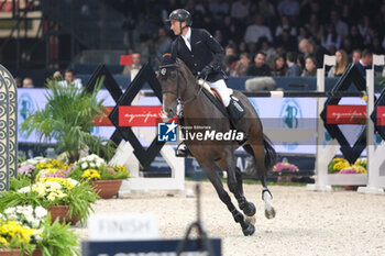 10/11/2024 - Piergiorgio Bucci riding Hantano in action during CSI5*- W Longines FEI Jumping World Cup 2024 Gran Prix presented by KASK, at Pala Fimauto on November 10, 2024, Verona, Italy. - CSI5*-W LONGINES FEI WORLD CUP™ PRESENTED BY KASK GRAN PRIX - INTERNAZIONALI - EQUITAZIONE